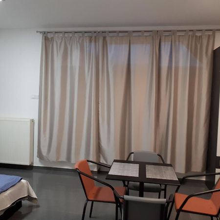 Kertvarosi Apartman Tiszaújváros Eksteriør billede