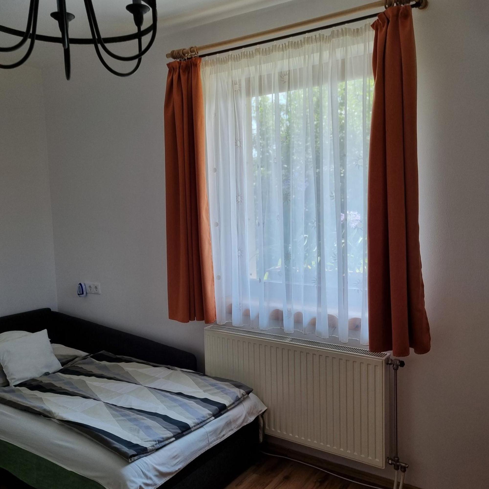 Kertvarosi Apartman Tiszaújváros Eksteriør billede