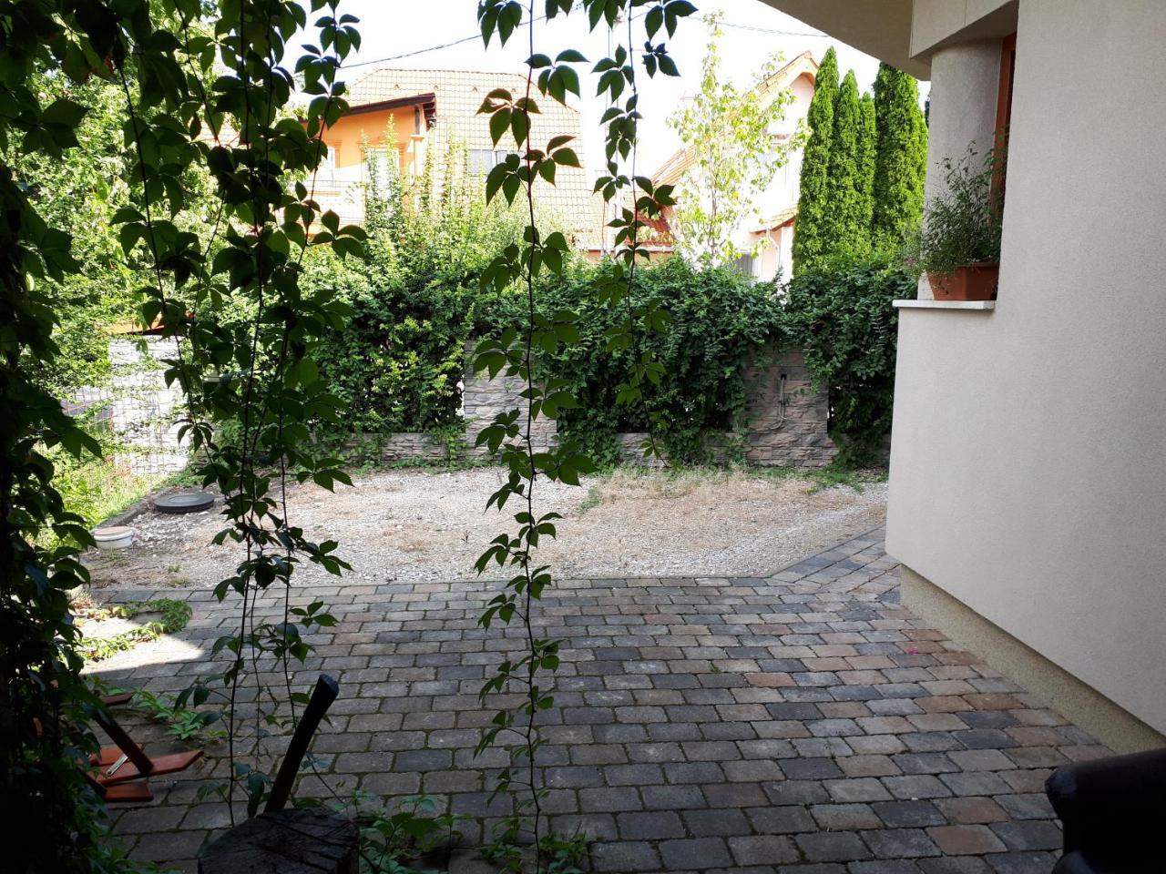 Kertvarosi Apartman Tiszaújváros Eksteriør billede