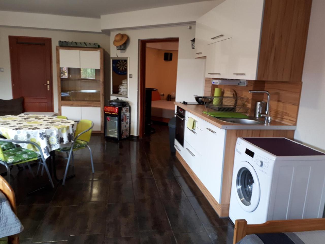 Kertvarosi Apartman Tiszaújváros Eksteriør billede