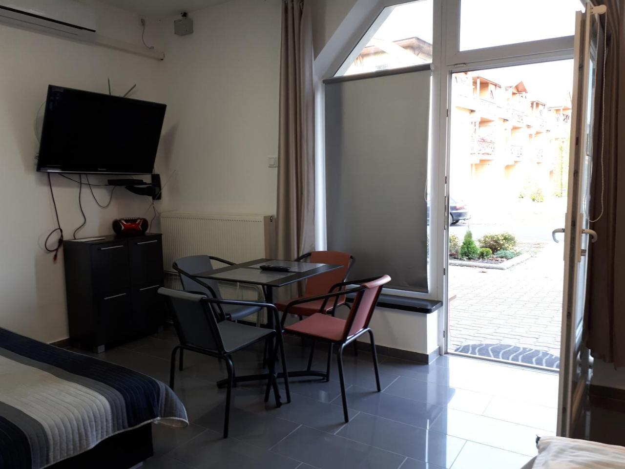 Kertvarosi Apartman Tiszaújváros Eksteriør billede