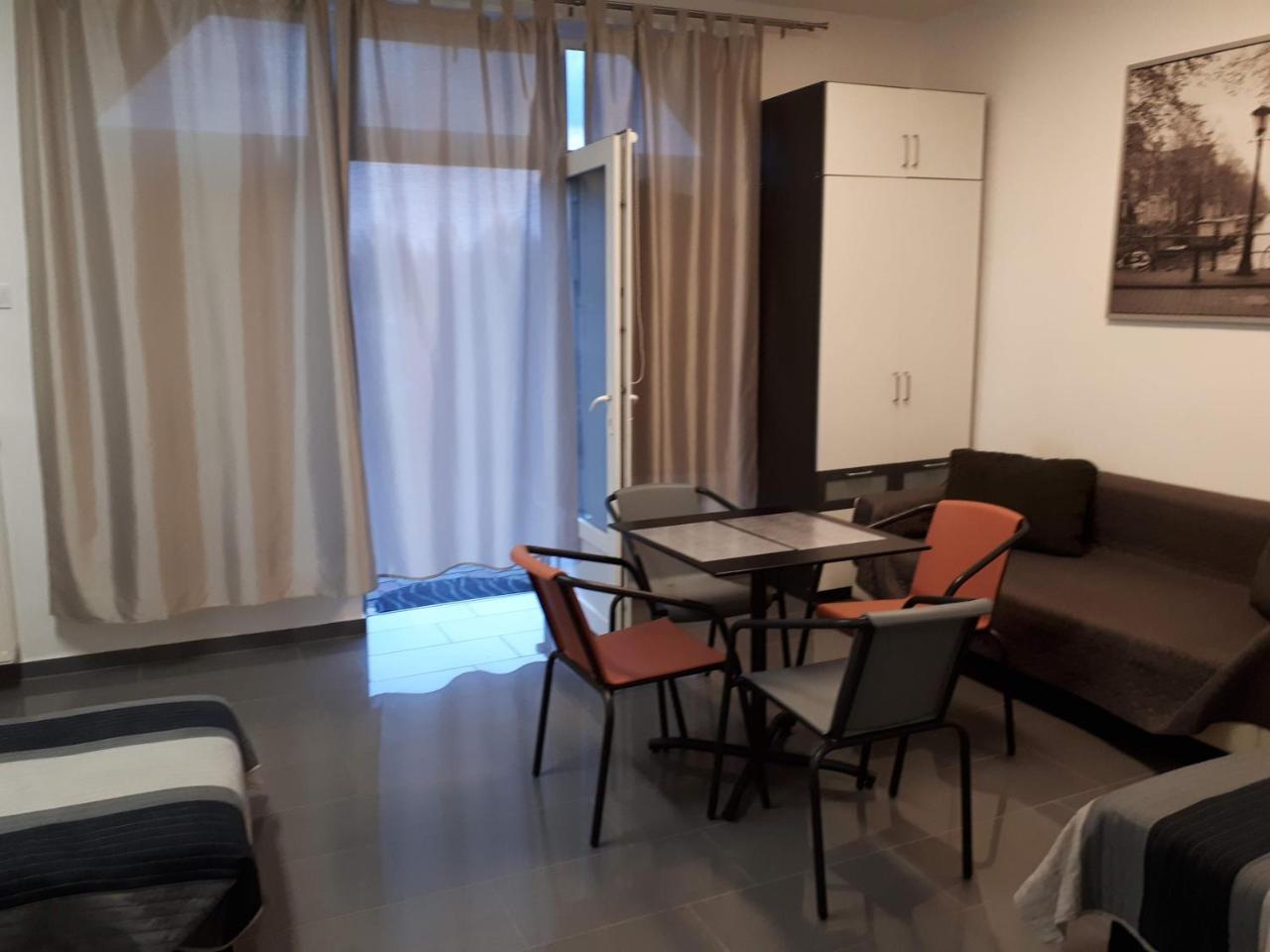 Kertvarosi Apartman Tiszaújváros Eksteriør billede