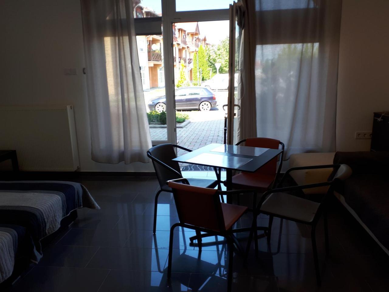 Kertvarosi Apartman Tiszaújváros Eksteriør billede